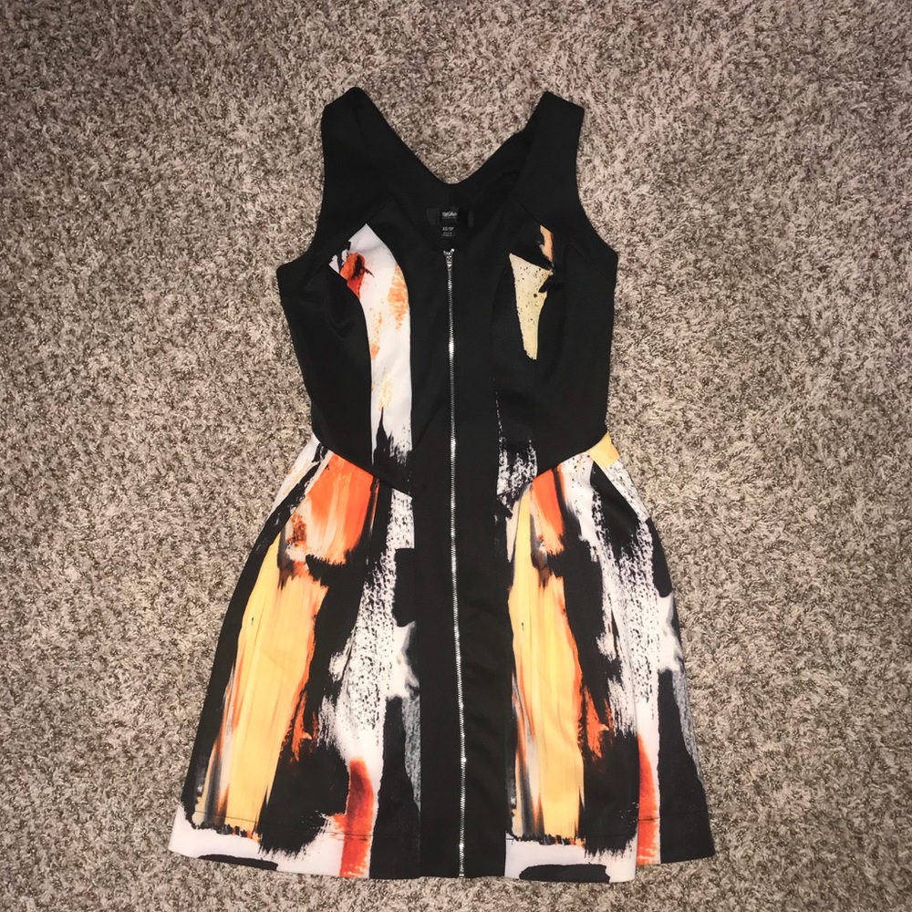 Beautiful Dress with zipper - Picture 2 of 5